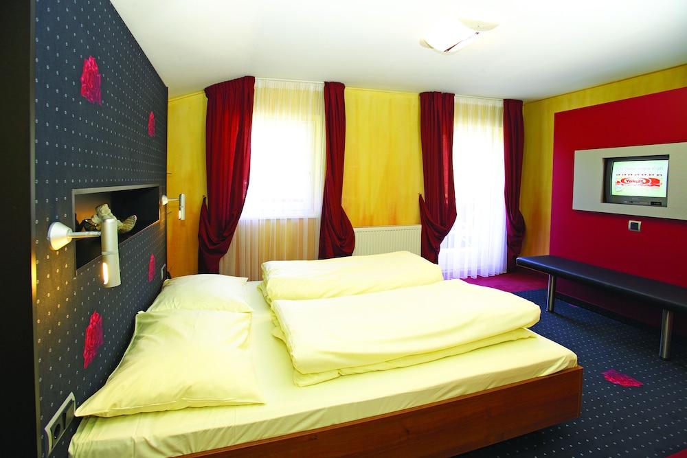 Hotel Vitaloase Zu Den Drei Bruedern ウンケン エクステリア 写真