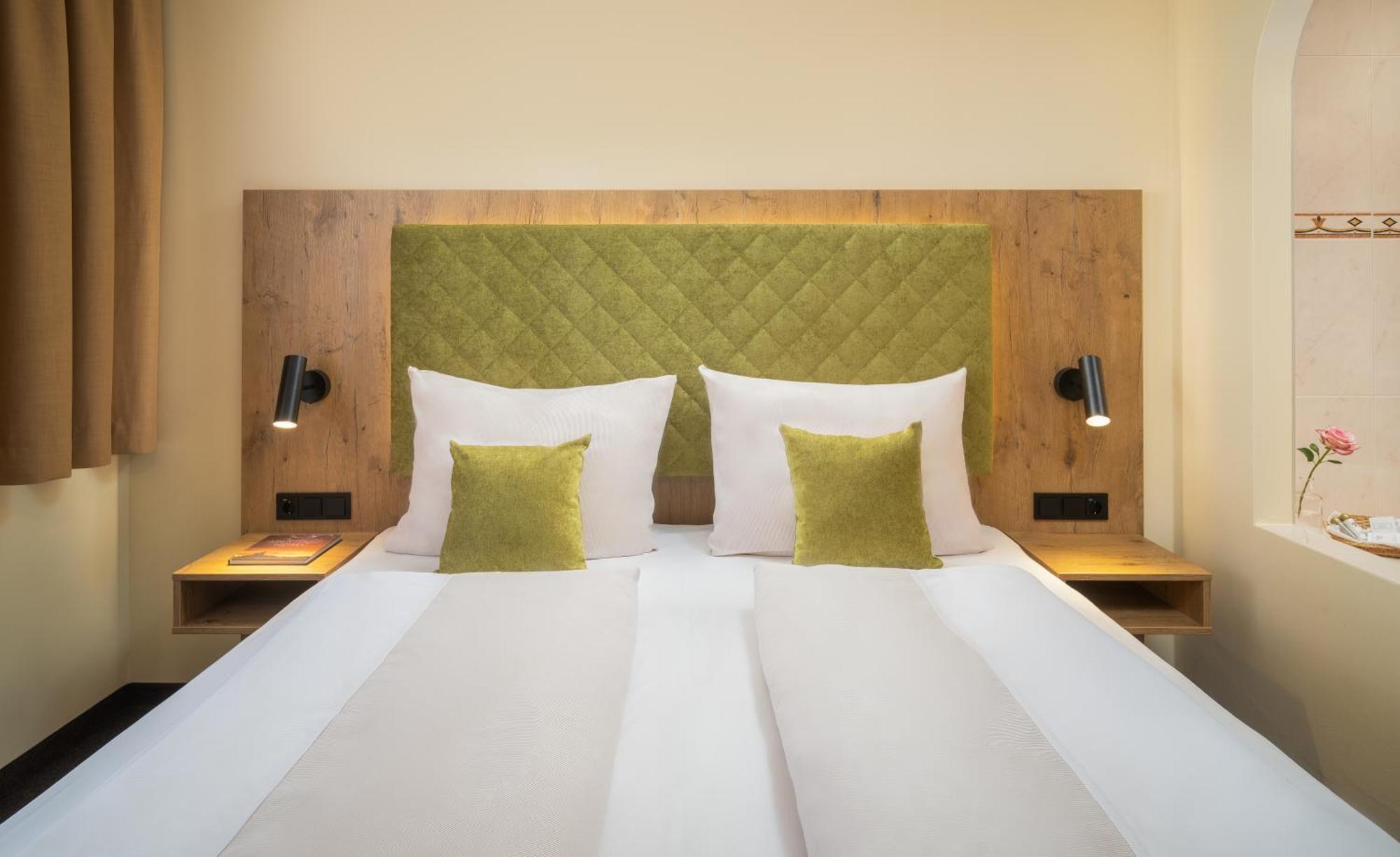 Hotel Vitaloase Zu Den Drei Bruedern ウンケン エクステリア 写真