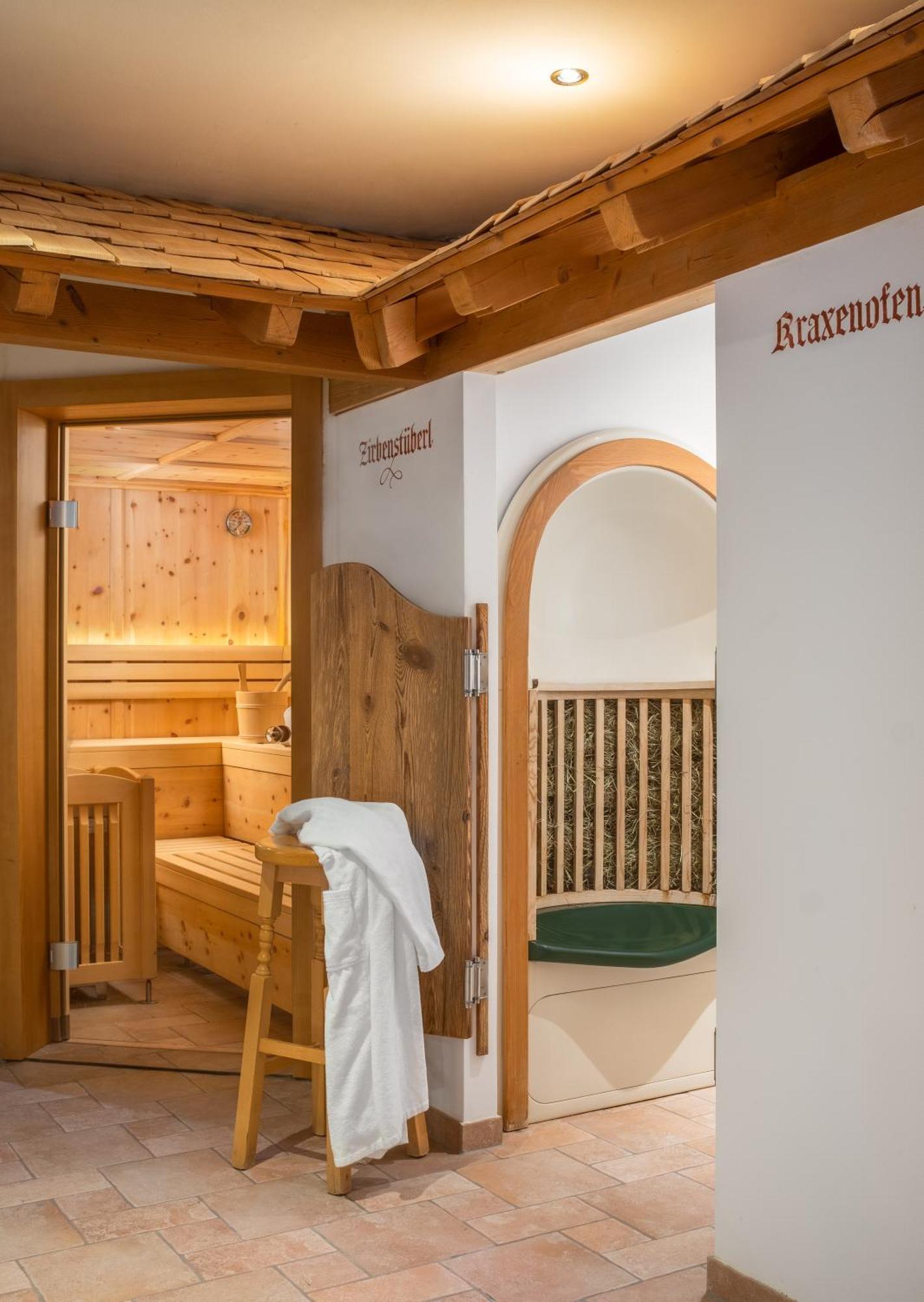 Hotel Vitaloase Zu Den Drei Bruedern ウンケン エクステリア 写真