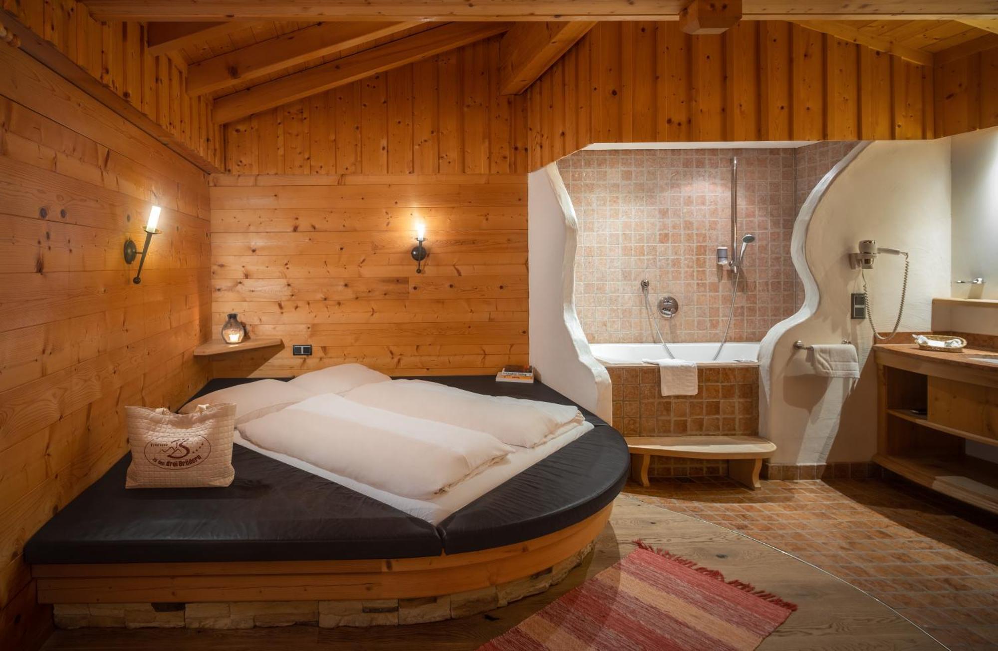 Hotel Vitaloase Zu Den Drei Bruedern ウンケン エクステリア 写真
